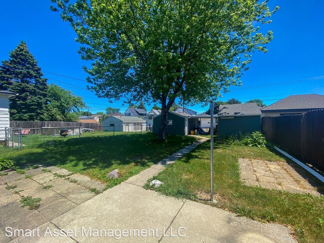 Building Photo - 2 br, 1 bath House - 5826 N 70th St.