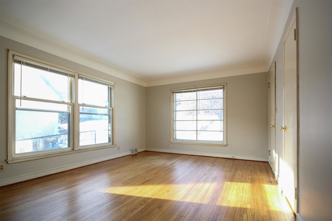 Foto del edificio - 5819 Blaisdell Ave