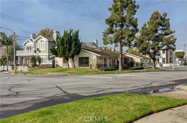 Foto del edificio - 527 Crest Ave