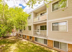 Building Photo - Amera Manor