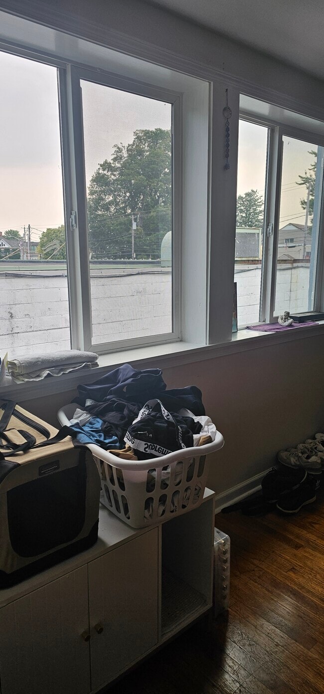 Building Photo - 312 S Main St