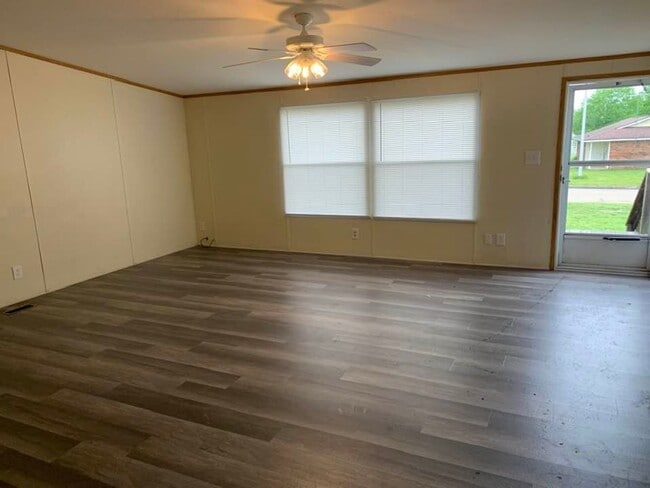Building Photo - 125 Alyene Dr