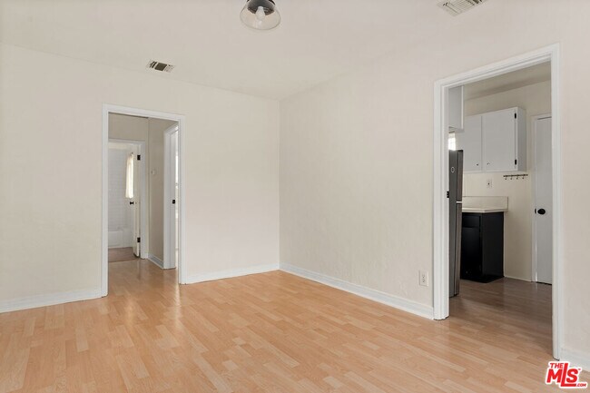 Foto del edificio - 3104 Silver Lake Blvd