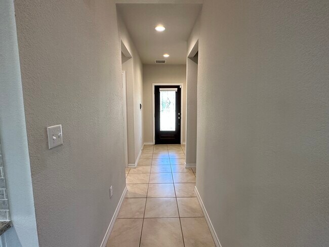 Foto del edificio - 16905 Lathrop Ave