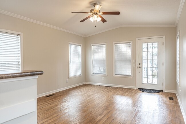 Foto del edificio - 435 W Baltimore Ave