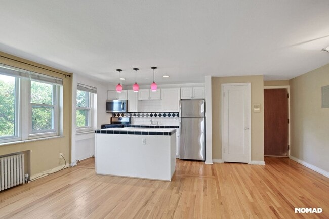 Building Photo - Charming 2BR Condo in Denver