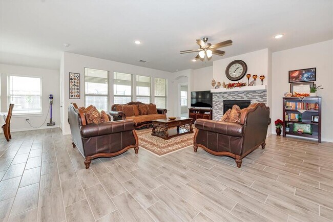 Foto del edificio - 6915 Twilight Elm Trace