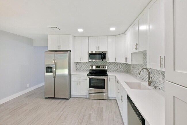 Foto del edificio - 9128 Roan Ln