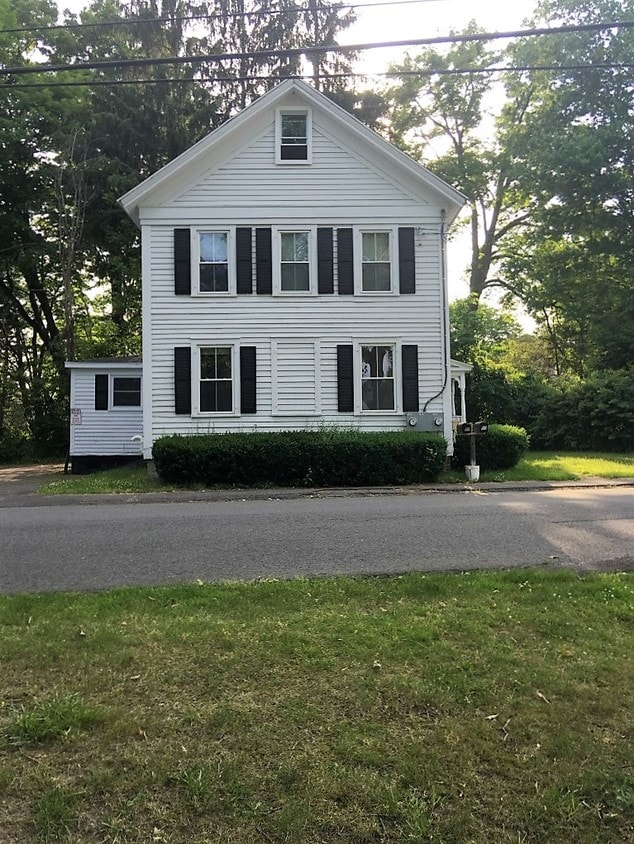 Photo - 747 Main St (Amherst, MA)