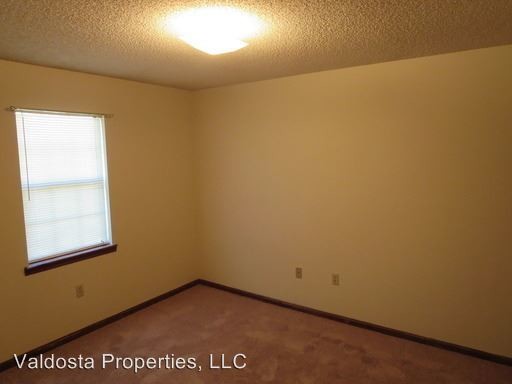 Building Photo - 1752 Poplar St