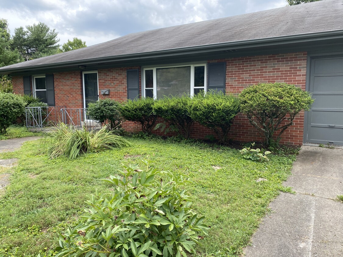 Primary Photo - 520 Albany Rd