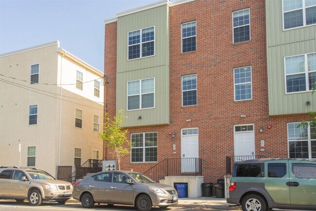 Foto del edificio - 2 br, 1 bath 4plex - 699 W BERKS ST Unit B