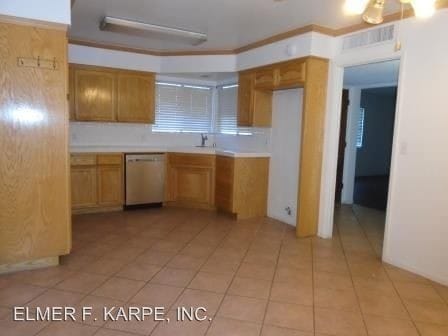 Building Photo - 5080-5092 Easton Dr