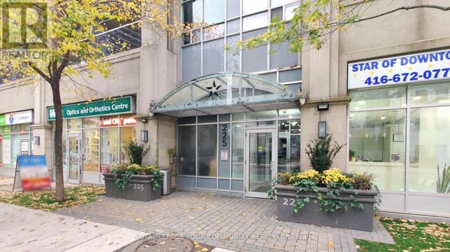 Photo du bâtiment - 225 Wellesley St E