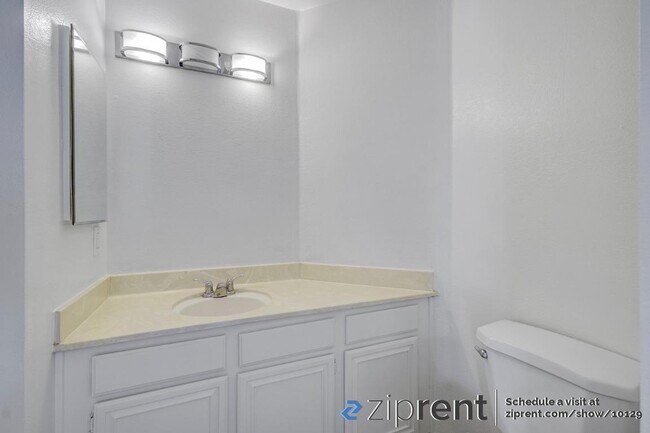 Building Photo - 908 Beechwood Cir