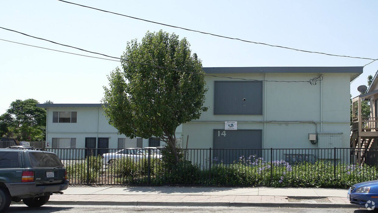 Building Photo - 14 E 7th