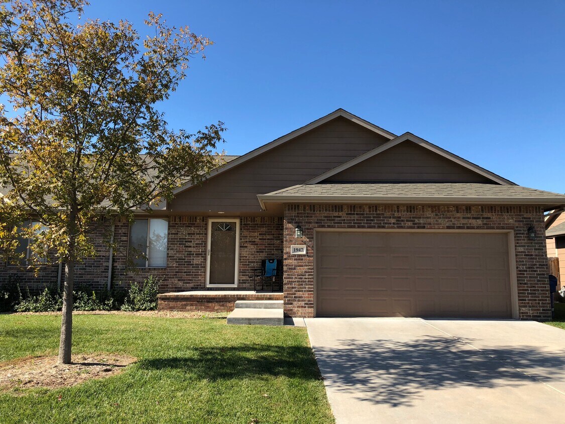 1947 Springbrook, Andover, KS 67002 Townhome Rentals in Andover KS