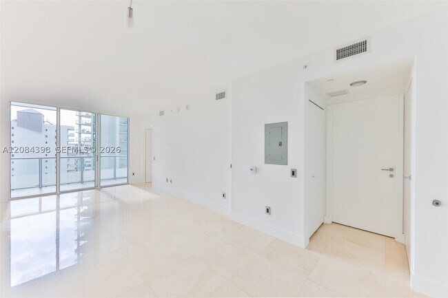 Foto del edificio - 1300 Brickell Bay Dr