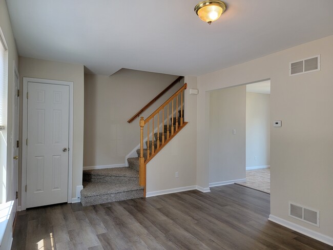 Building Photo - 13 Weiser Ct
