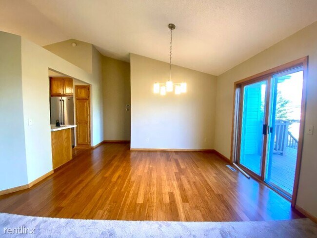 Foto del edificio - 3 br, 3 bath House - 17324 Glencoe Ave