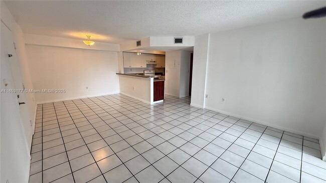 Foto del edificio - 8560 SW 212th St