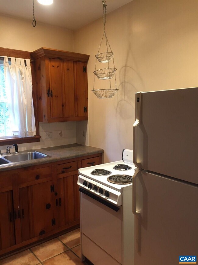 Building Photo - 609.5 Wine Cellar Cir