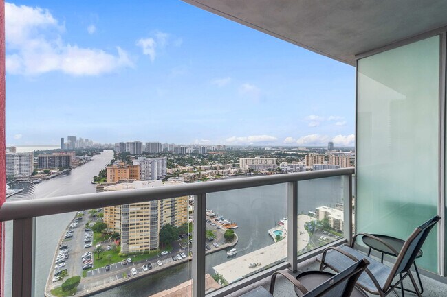 Foto del edificio - 2602 E Hallandale Beach Blvd