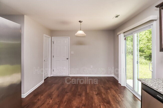 Foto del edificio - 4148 Long Arrow Dr