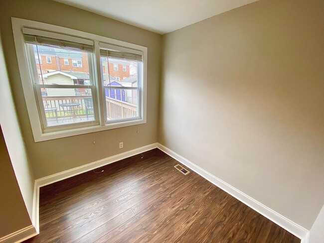 Building Photo - Beautifully Renovated 2-Bedroom/2-Bath Ess...