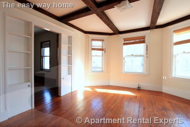 Building Photo - 92 Rogers Ave