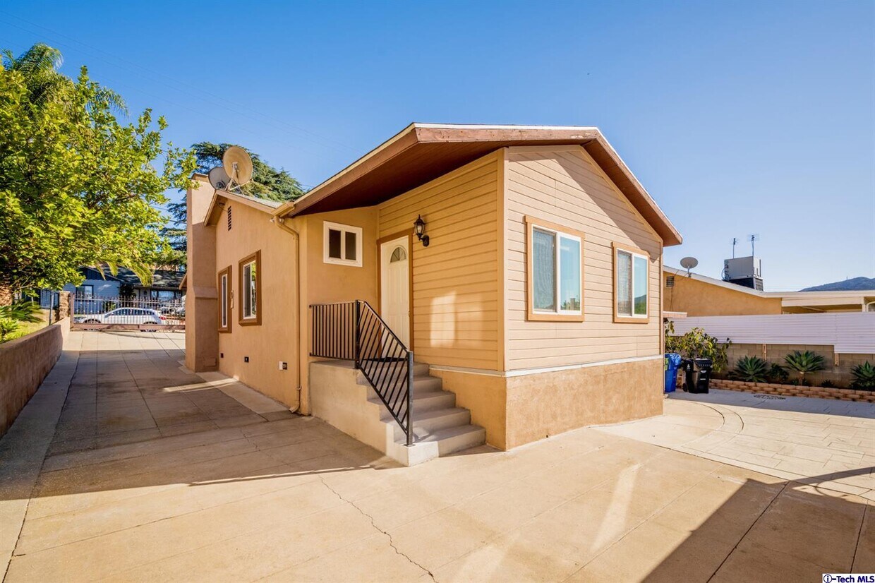 Foto principal - 10025 Leona St
