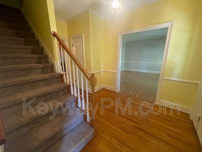Building Photo - 481 Cambridge Way