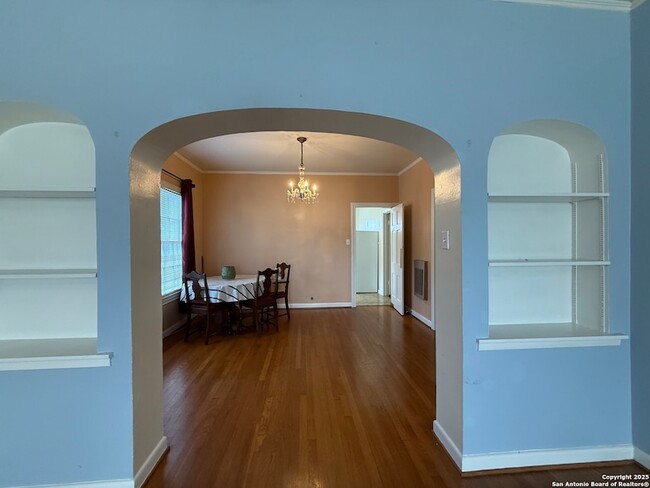 Building Photo - 255 E Lullwood Ave