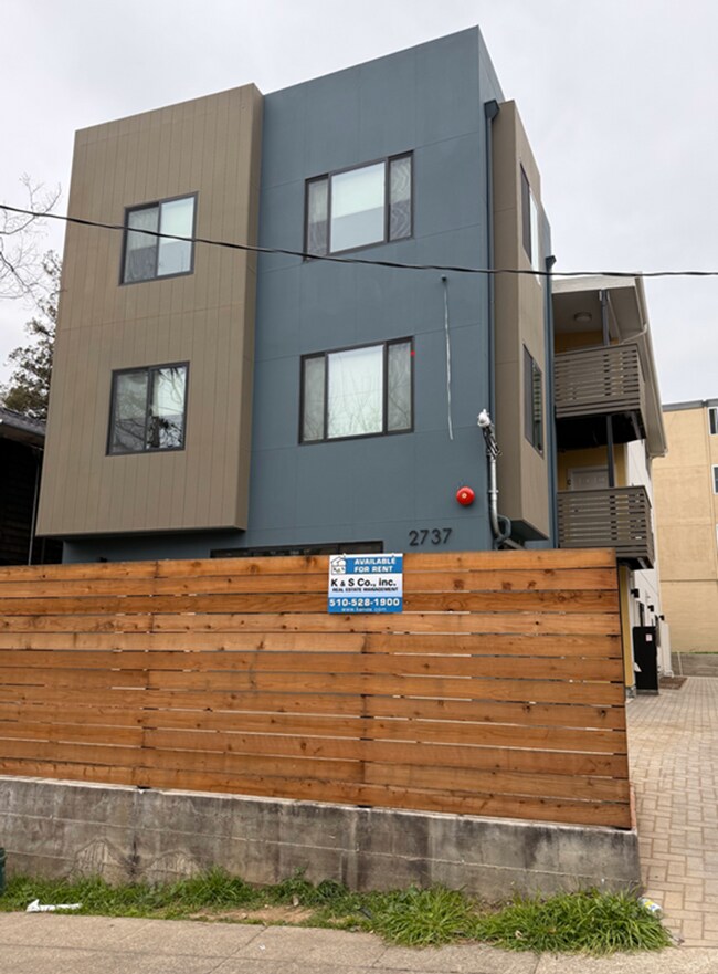 Foto del edificio - Single Bed Available Newly Renovated Build...