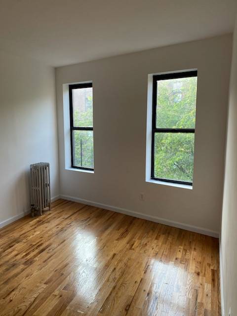 Building Photo - 11 Dongan Pl