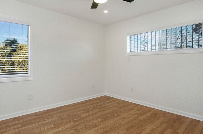 Foto del edificio - 5450- 5452 Linden Avenue