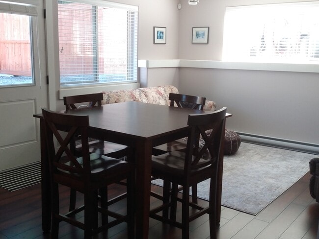Building Photo - 372 Cariboo Dr