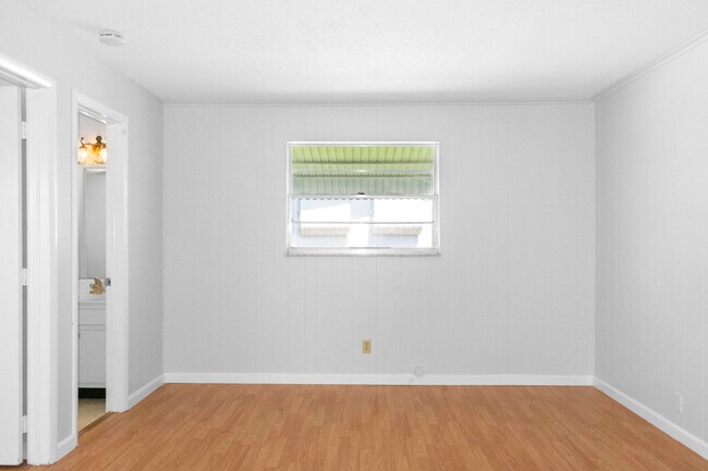 Building Photo - 705 Canal Way