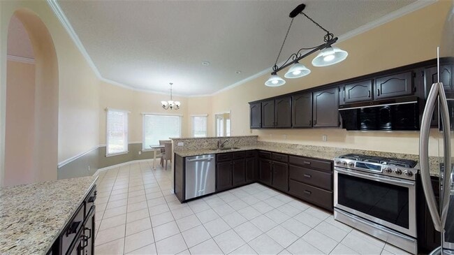 Building Photo - 605 Alexandria Dr