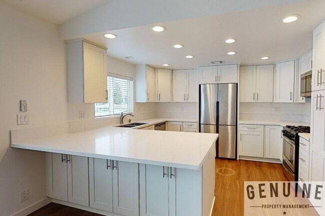 Foto del edificio - Coming Soon! Gorgeous Remodeled Home With Two Patios & Giant Two Car Garage