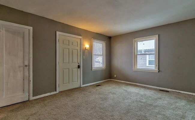 Building Photo - House For Rent