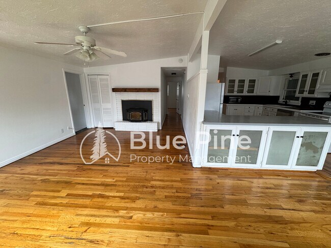 Foto del edificio - 1861 Gallup St