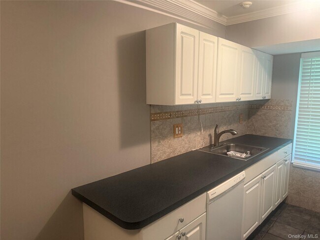 Building Photo - 5 Laramie Ct