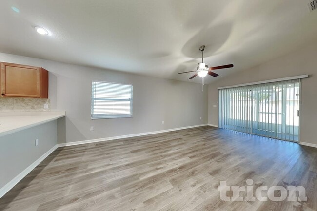 Building Photo - 921 Kingfisher Dr