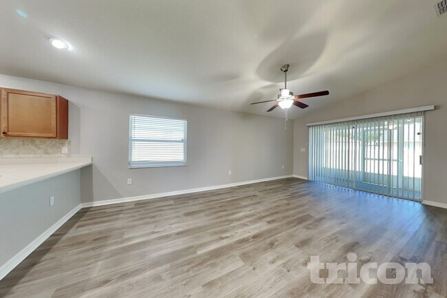 Foto del edificio - 921 Kingfisher Dr