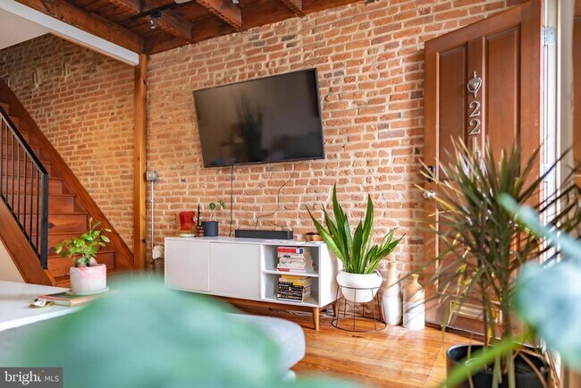 Foto del edificio - 221 E Heath St