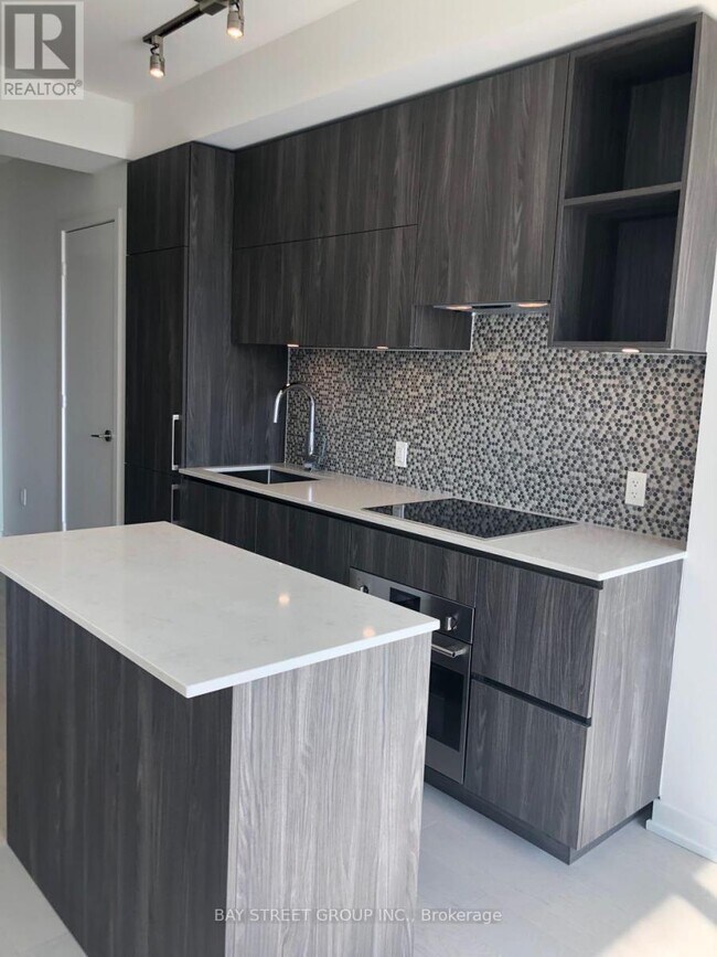 Photo du bâtiment - 1 Yorkville Ave