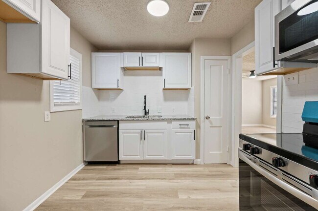 Foto del edificio - "Updated 4-Bedroom Gem in Fort Worth – Close to all things Ft Worth!"