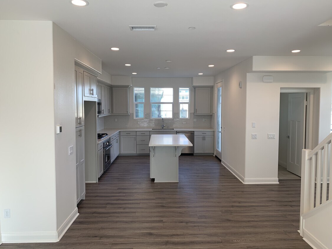 558 E Imperial Ave, El Segundo, CA 90245 Townhome Rentals in El