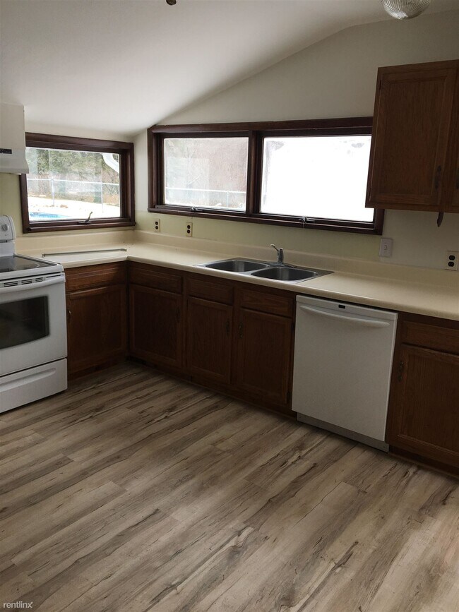 4 br, 1.5 bath House 64 Homestead Ln Hou... House Rental in